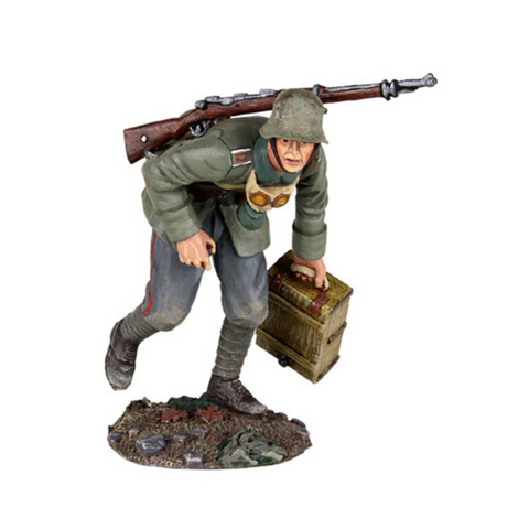 William Britain #23089 - German Infantry Advancing with Ammo Box No.1